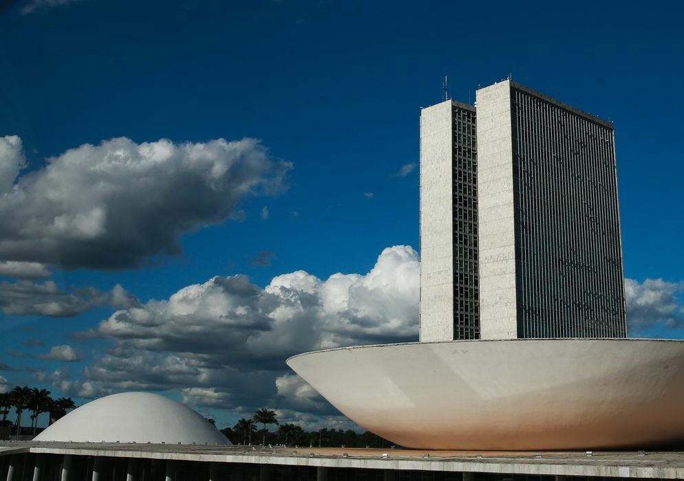 Líderes da Câmara se reúnem à noite para definir pauta econômica