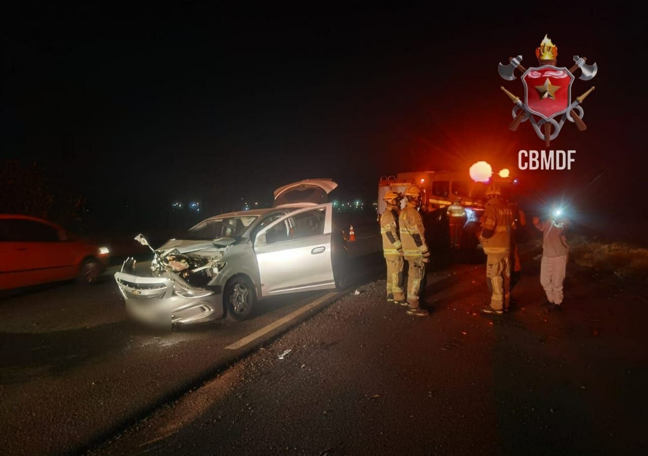 Colisão frontal entre veículos deixou duas vítimas na DF 001, região de Santa Maria - DF