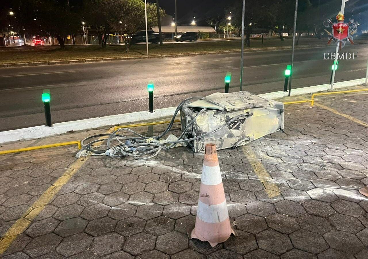 Carro arranca com bico engatado no tanque e bomba de gasolina pega fogo no Núcleo Bandeirante