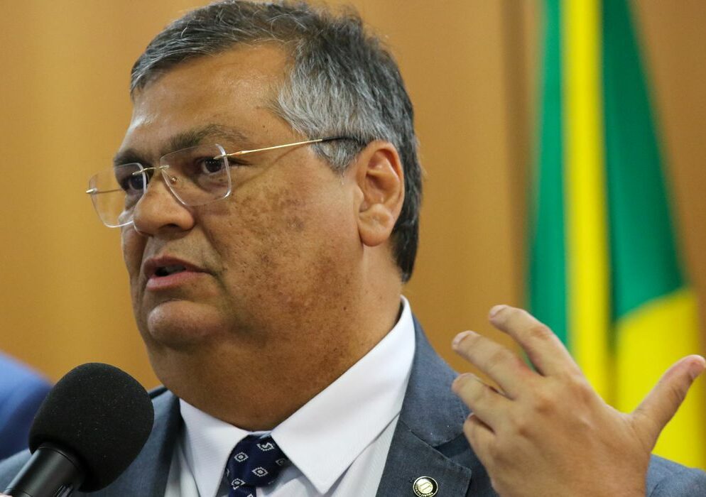 Dino diz que não tinha autorização para usar FN no 8 de janeiro