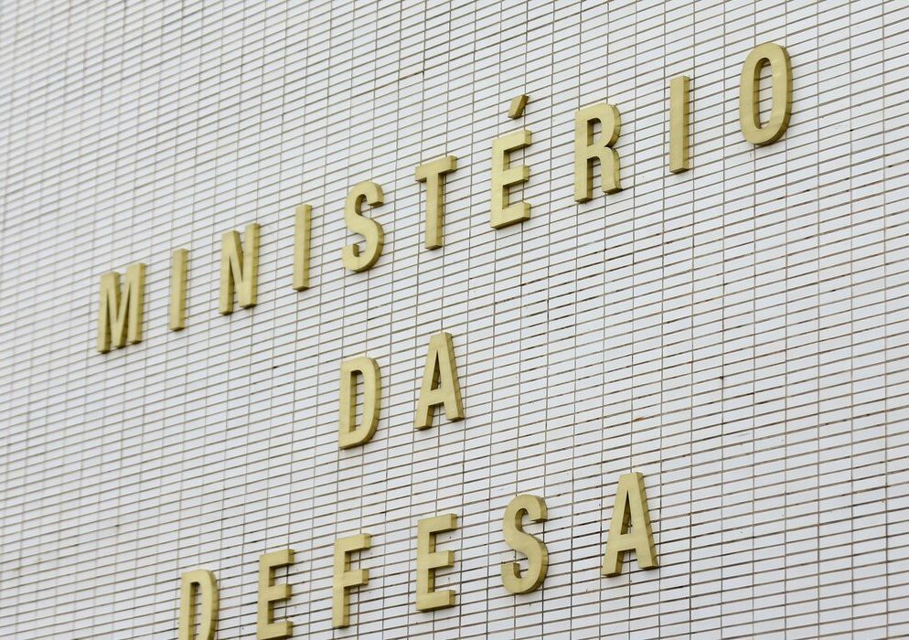 Hacker esteve em reuniões no Ministério da Defesa antes das eleições