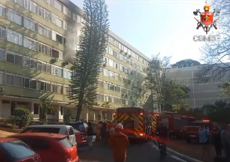 Incêndio em apartamento assusta moradores na Asa Sul