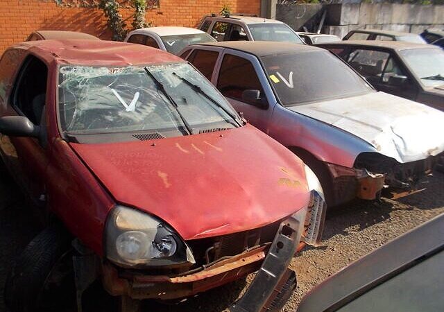 Sucatas e motocicletas serão leiloadas nesta quarta (27)