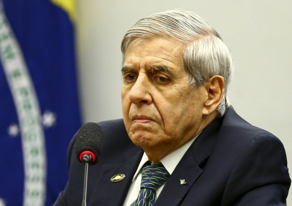 Zanin nega pedido do general Heleno de faltar a depoimento à CPMI