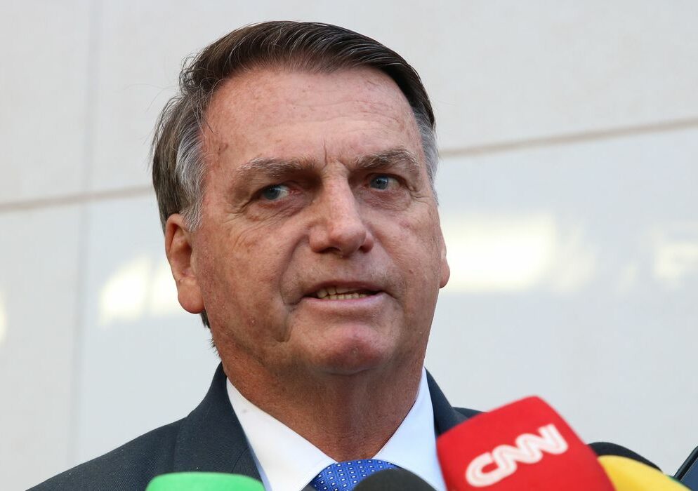 Ex-presidente Bolsonaro é internado em SP para passar por cirurgias