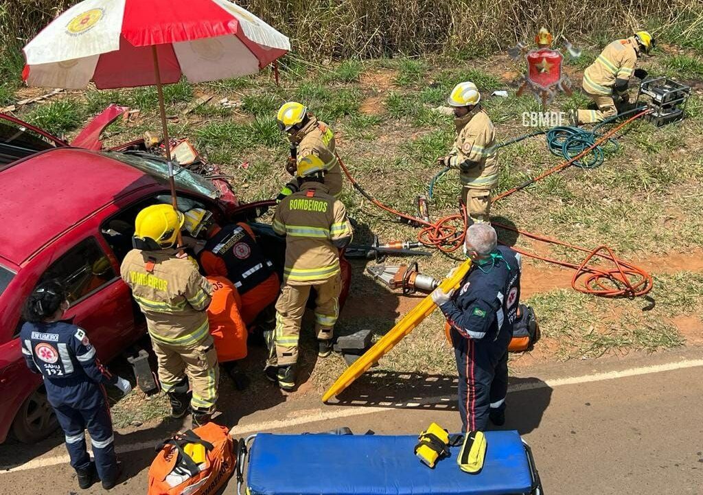 Colisão frontal entre veículos na DF 440 deixa duas pessoa feridas em Sobradinho