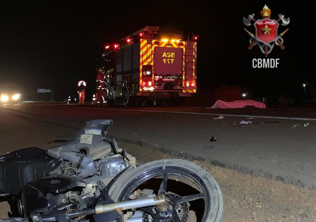 Colisão entre ambulância e moto na BR-251 resulta em dois óbitos