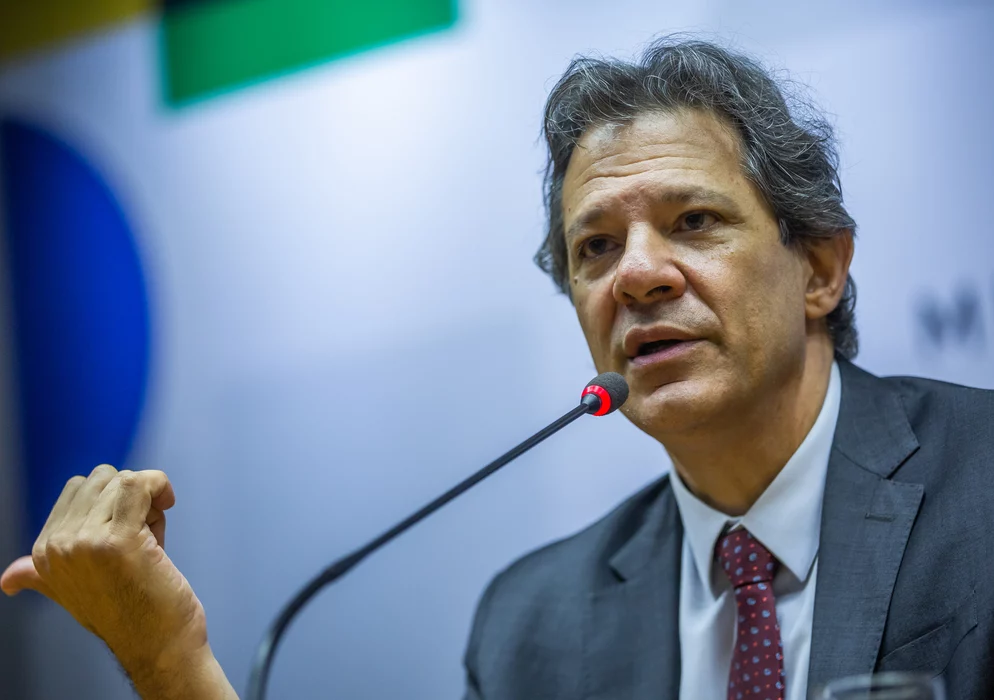 Haddad reafirma compromisso fiscal, mas aponta erosão de receitas