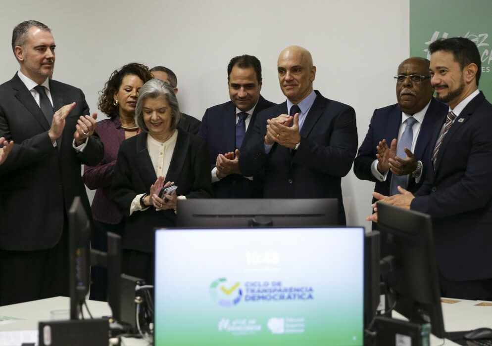 TSE abre código-fonte de urna eletrônica para as eleições de 2024