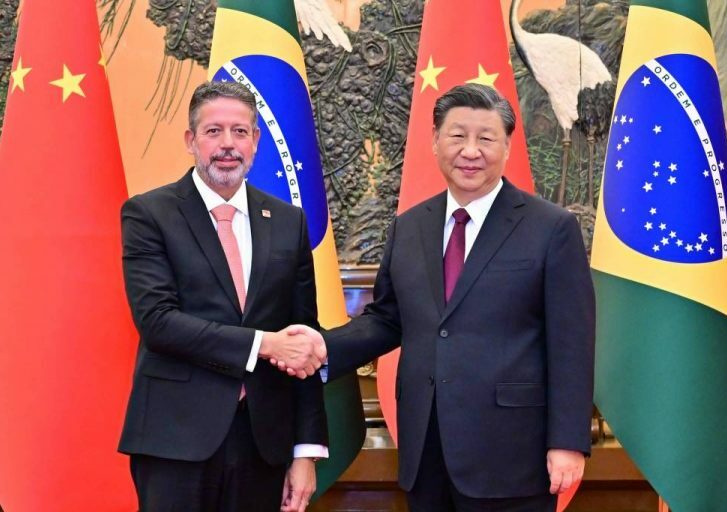 Lira e Xi Jinping se reúnem em Pequim e discutem maior cooperação entre Brasil e China