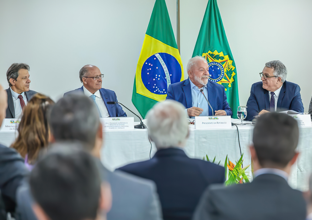 Grupo de empresários entrega propostas para melhorar acesso ao crédito