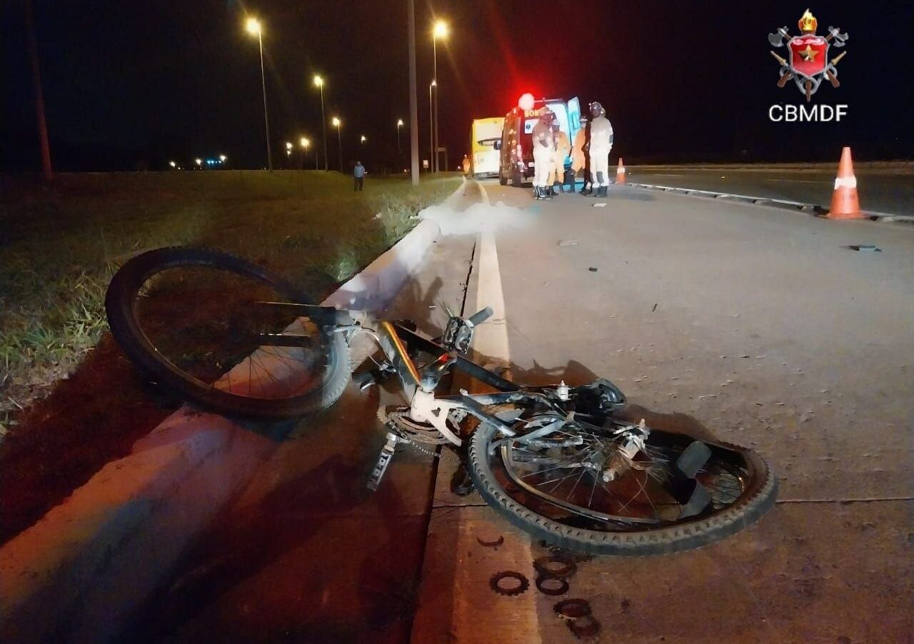 Ciclista vai a óbito após ser atropelado por ônibus na faixa do BRT próximo ao viaduto do Catetinho