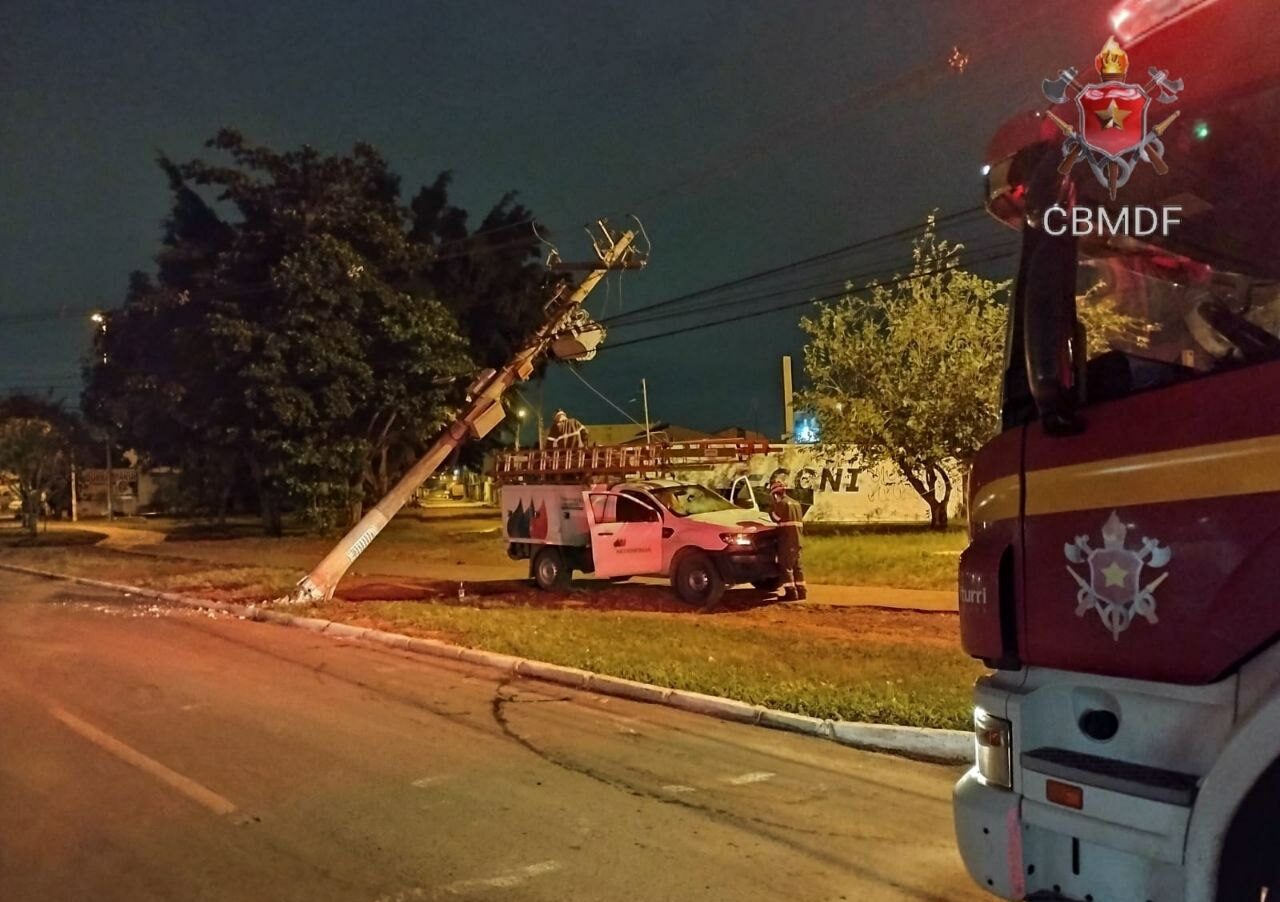 Motorista perde controle de veículo e atinge poste no Gama Leste