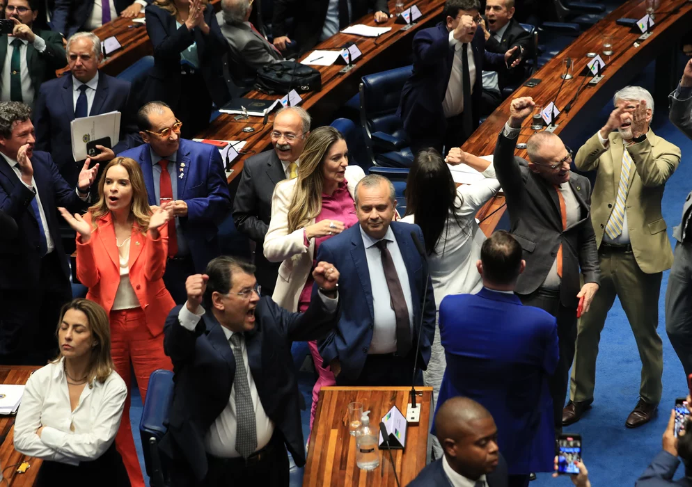 Senado aprova reforma tributária; texto volta à Câmara