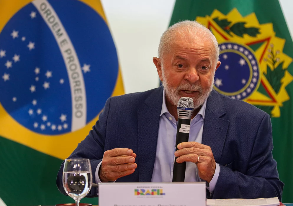 Lula pede que obras avancem sem “repetir possíveis equívocos”