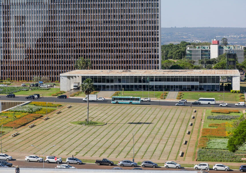 GDF decreta ponto facultativo na próxima segunda-feira (20)