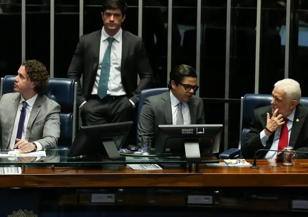 Senado aprova PL da taxação dos fundos exclusivos e offshores