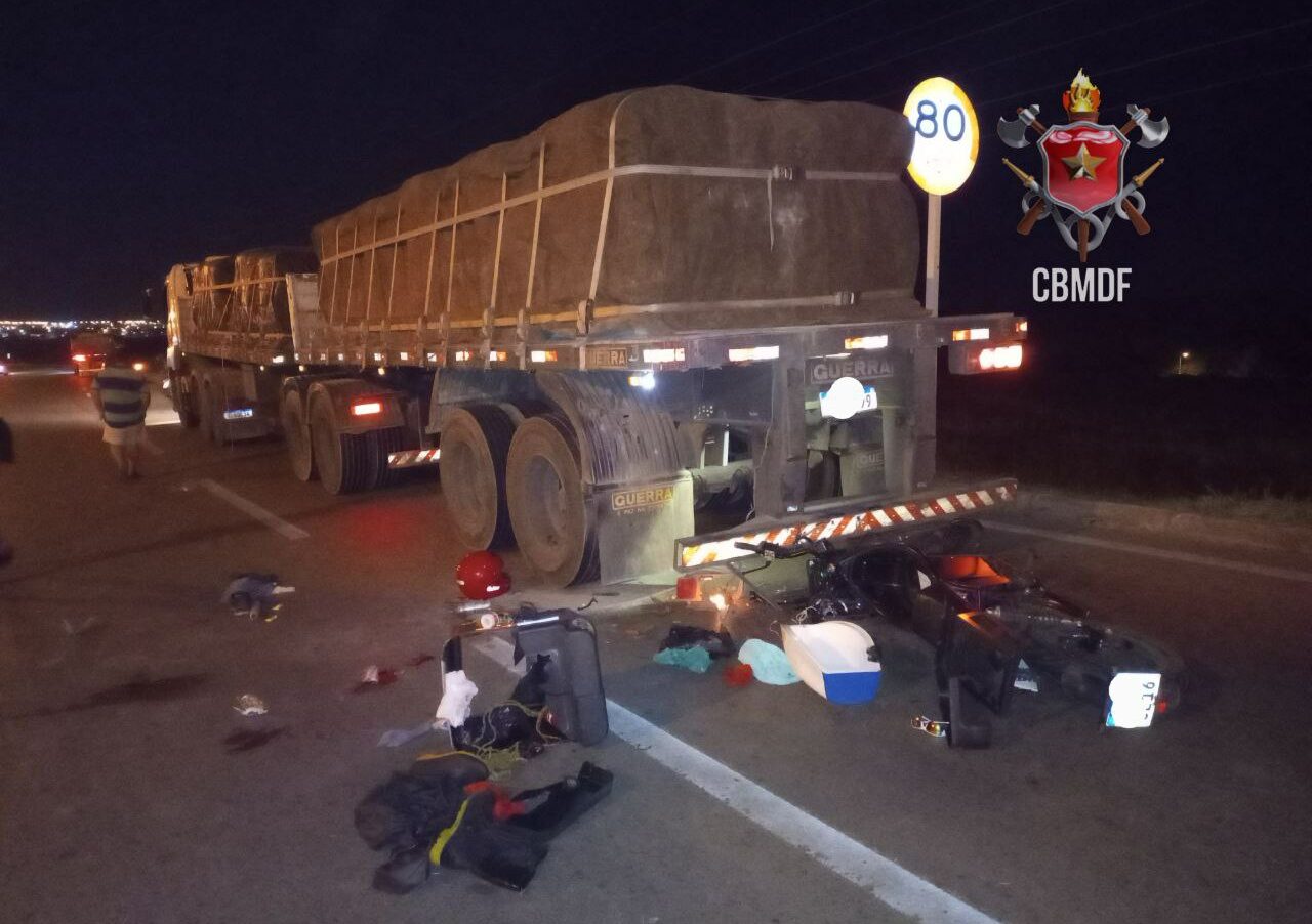 Motociclista fica em estado grave após colidir na traseira de um caminhão em Águas Lindas