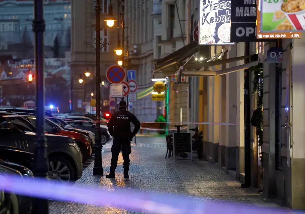 Atirador mata ao menos 15 pessoas em ataque em universidade de Praga