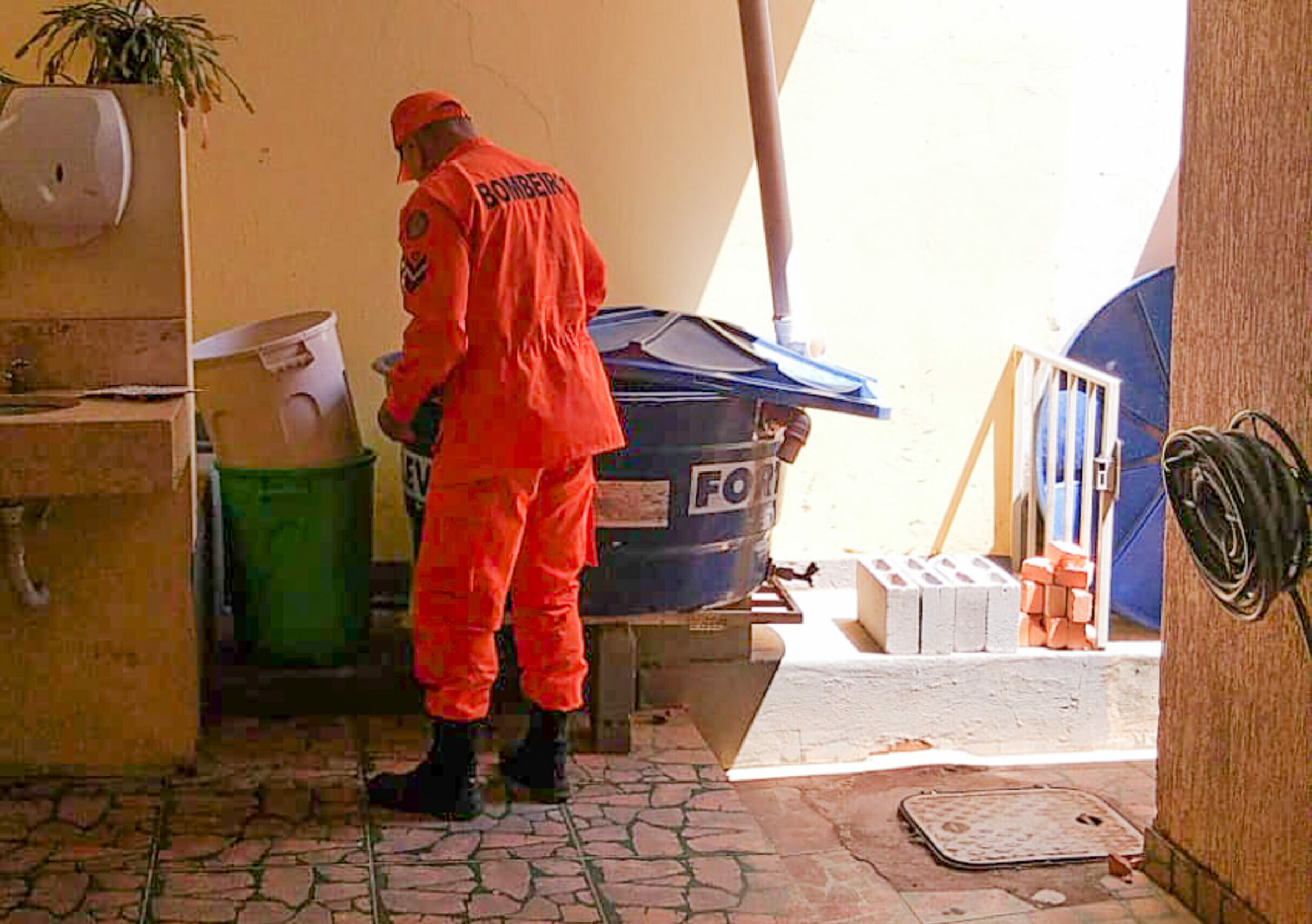 Em combate à dengue, bombeiros fazem inspeções em Brazlândia