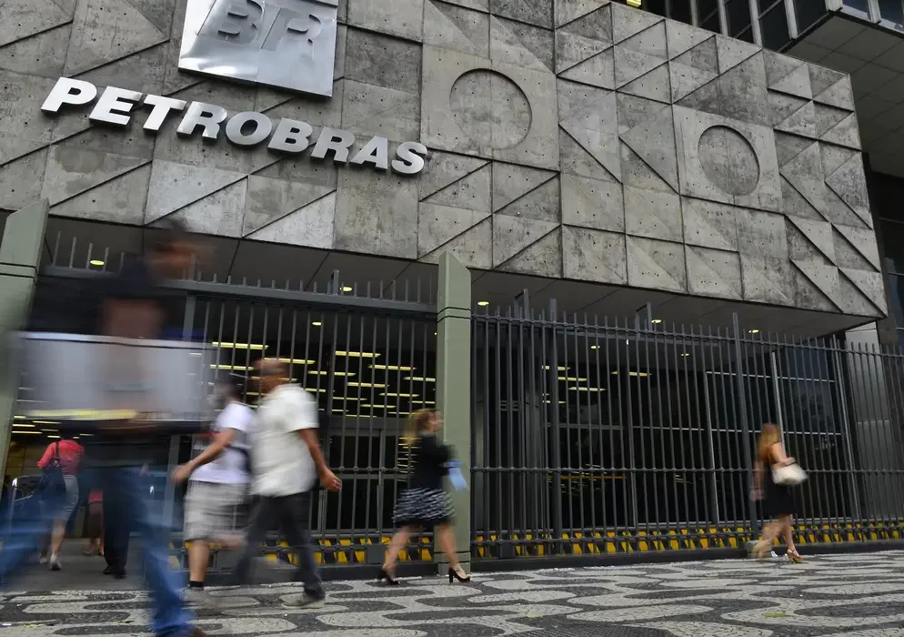 Petrobras faz concurso para nível técnico com salário de R$ 5,8 mil