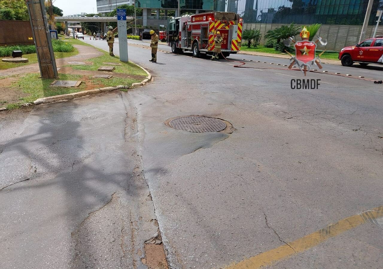 Bueiro explode na quadra 02 do Setor Comercial Norte, em Brasília