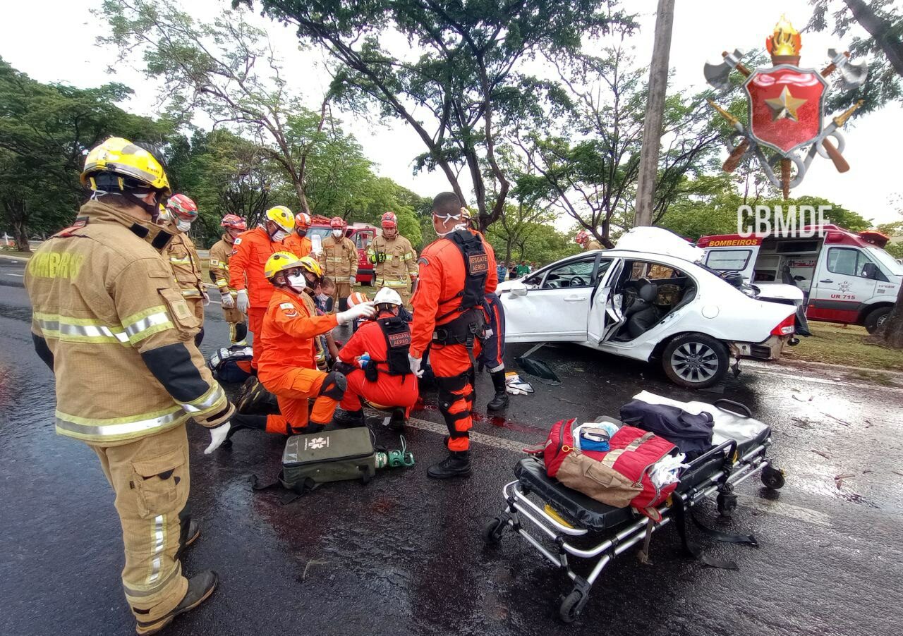 Motorista vai a óbito após colidir o veículo em um poste no Eixo Norte