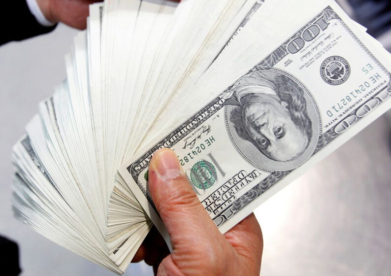 Dólar cai para R$ 4,85 e atinge menor valor do ano