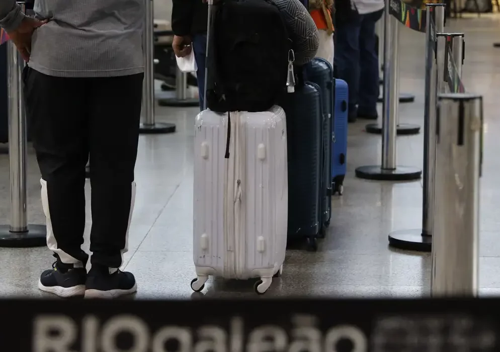 Auditores da Receita fazem operação-padrão em aeroportos nesta terça