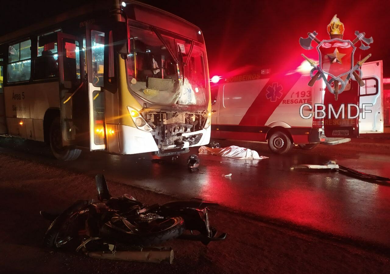 Motociclista morre após colisão frontal com ônibus na região de Brazlândia