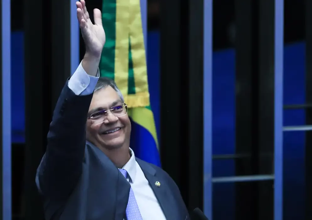 Em despedida do Senado, Dino diz que agirá pela harmonia dos poderes