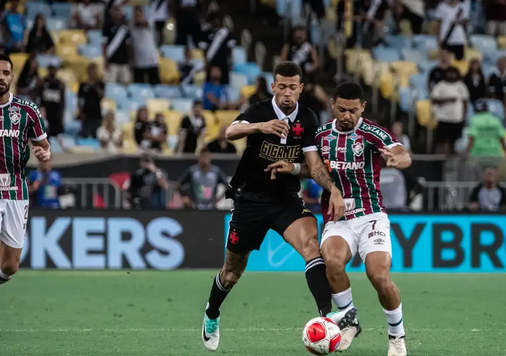 Fluminense e Vasco ficam no 0 a 0 em jogo com arbitragem confusa