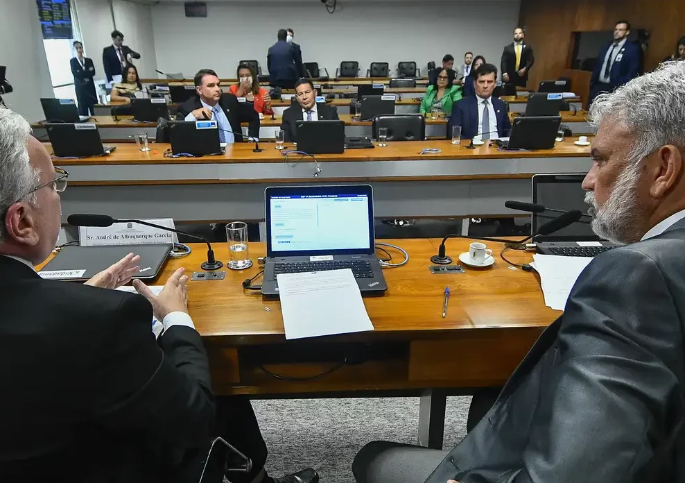 Em reunião reservada, senadores ouvem secretário sobre fuga em Mossoró