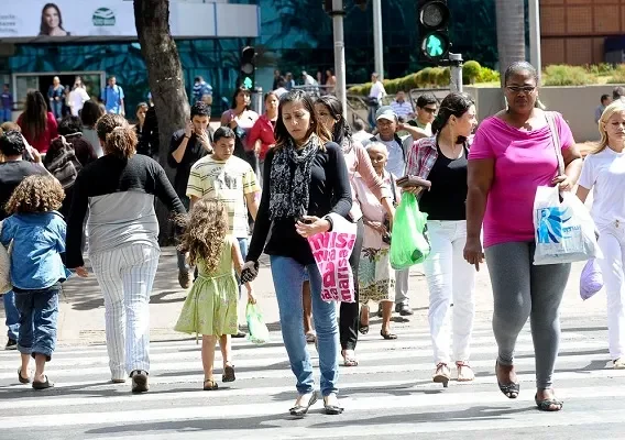 Rendimento de mulheres em 2023 é 20% menor que o dos homens