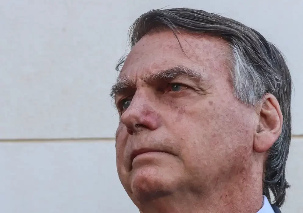 Ordem do STF determina que Bolsonaro entregue passaporte à Justiça