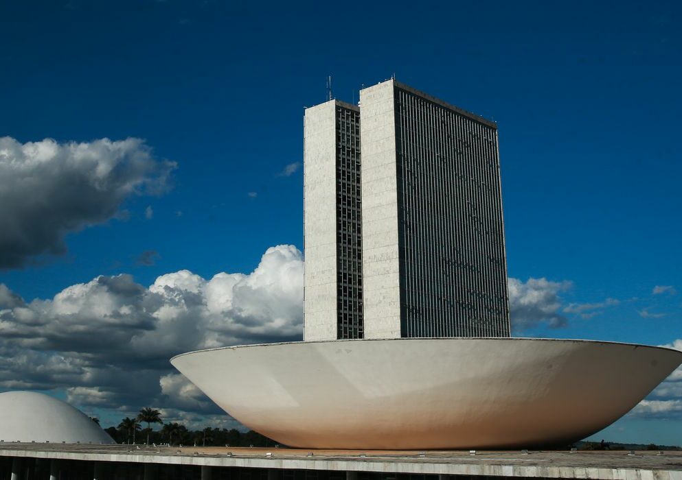 Oposição protocola pedido de impeachment de Lula na Câmara