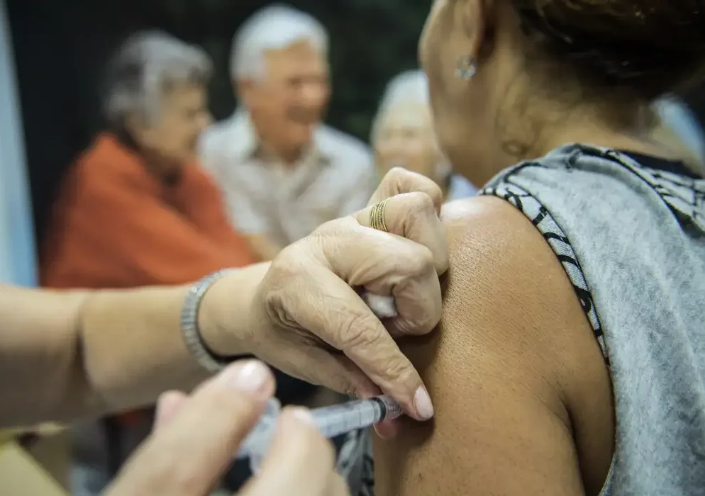 Vacinação contra a gripe começa nesta terça-feira no DF