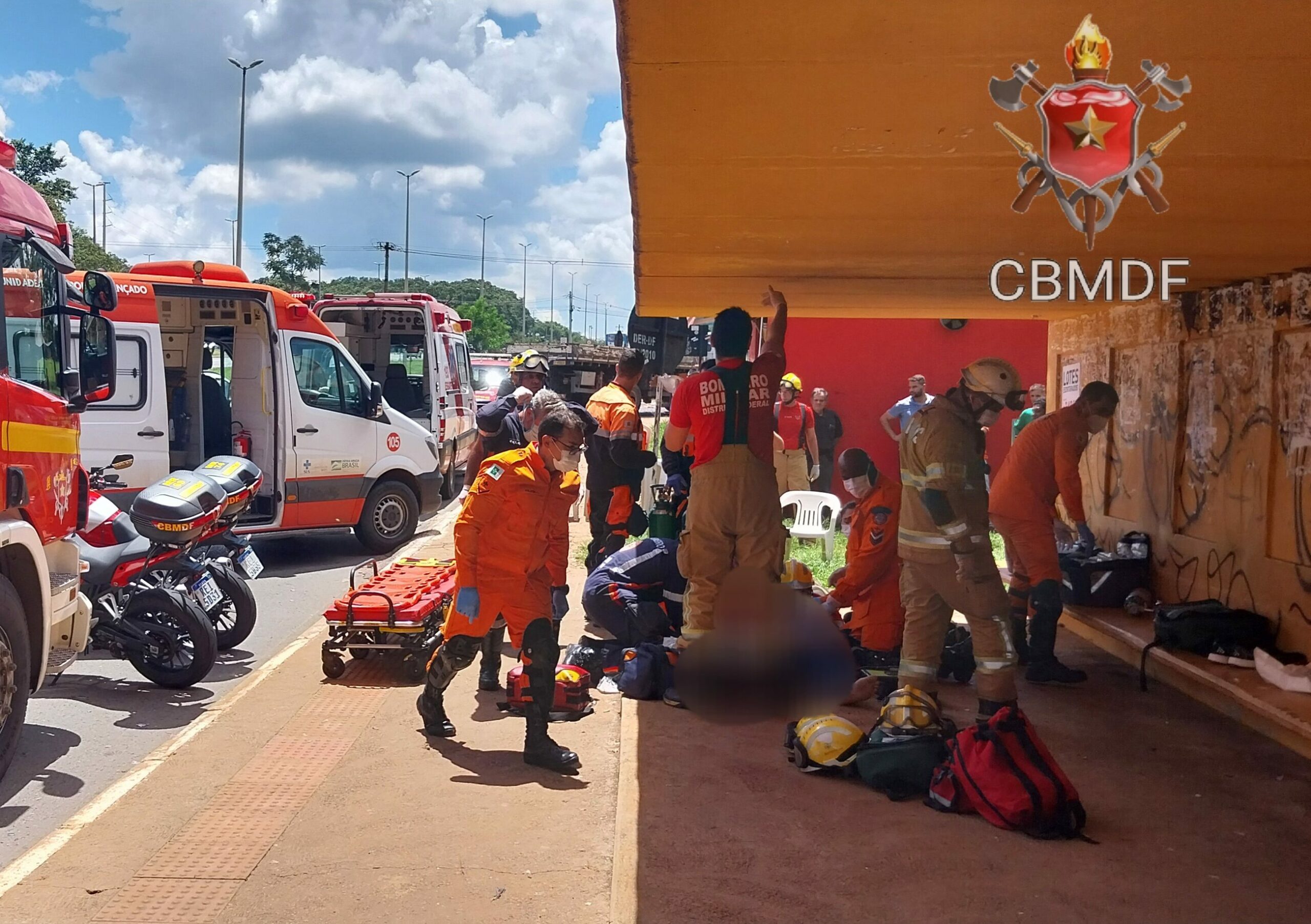 Homem é vítima de parada cardíaca em parada de ônibus em frente ao Park Shopping