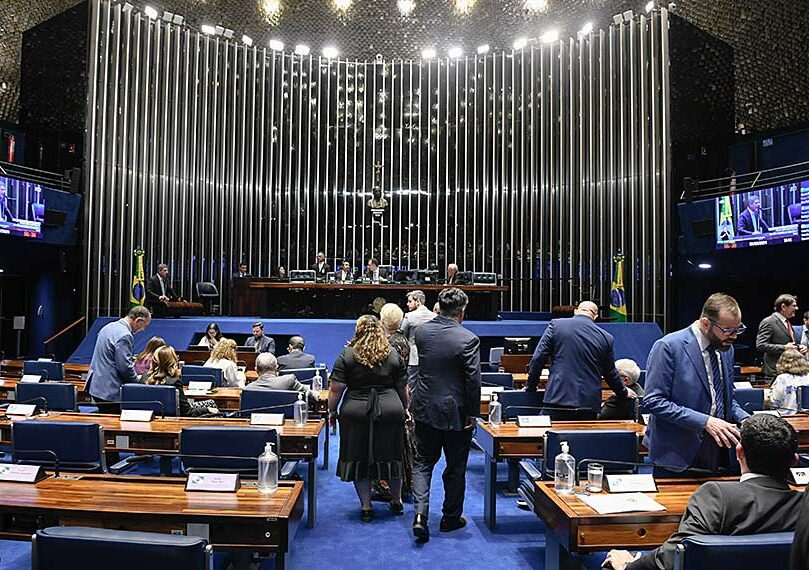 Senadores pedem votação da PEC das Drogas