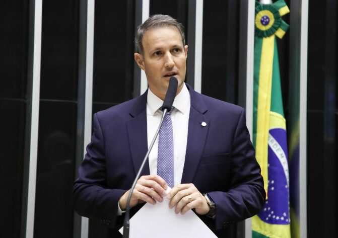 Câmara aprova projeto que restringe saída temporária de presos