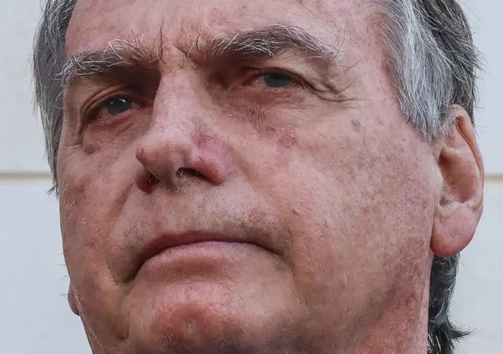 Defesa de Bolsonaro quer acesso a depoimentos de ex-comandantes das FA