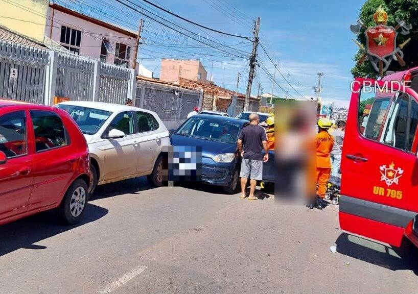 Engavetamento envolvendo seis carros deixa três pessoas feridas em Taguatinga-DF