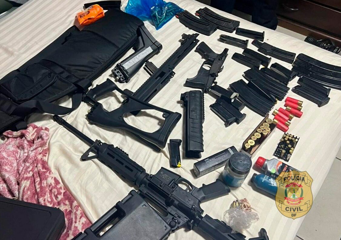 Polícia faz operação para desarticular esquema de sonegação e comércio ilegal de armas no DF