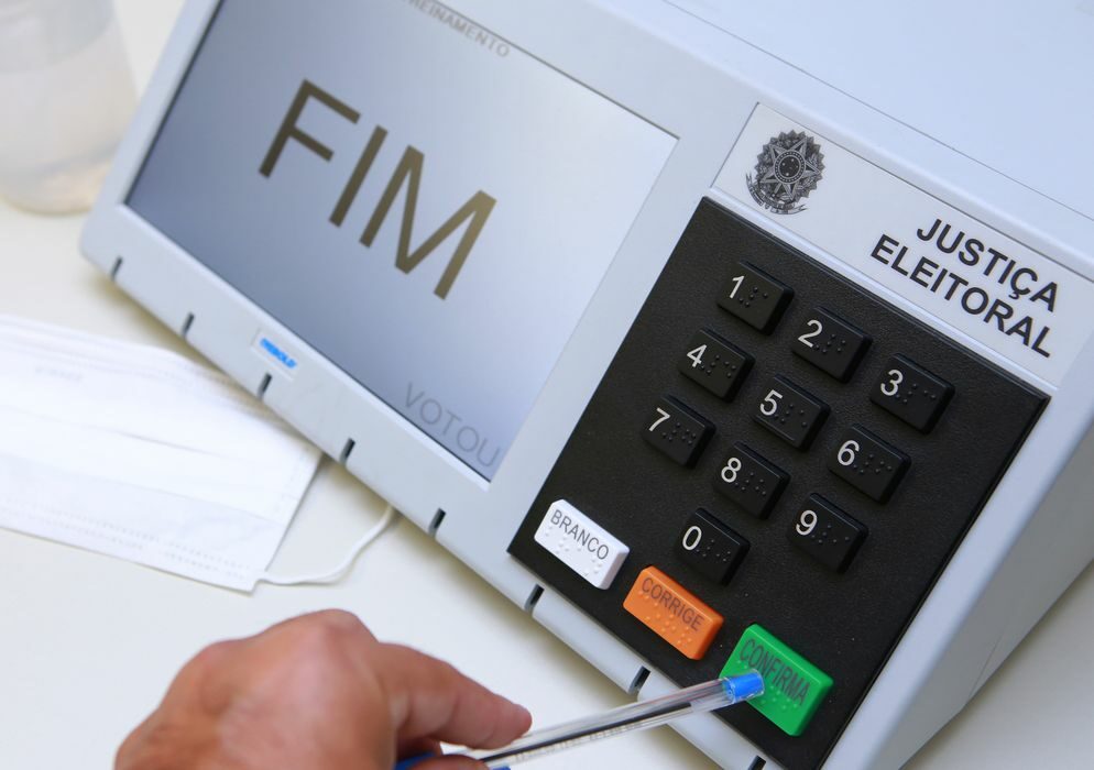 Urna eletrônica terá nova voz para eleitores cegos ou com baixa visão