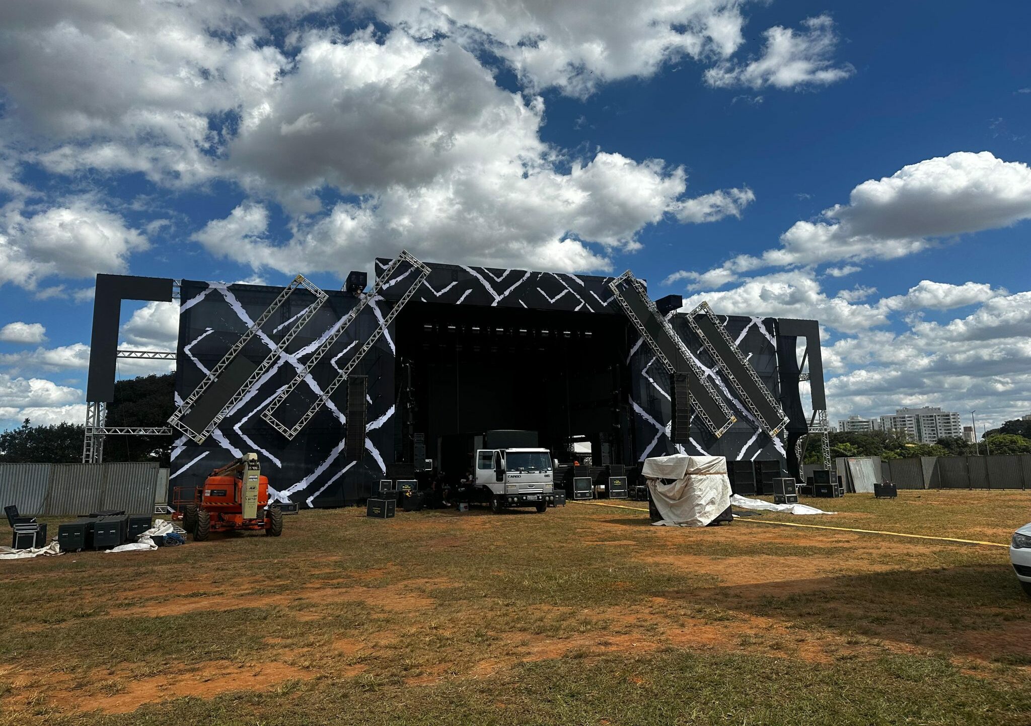 Festival sertanejo comemora os 55 anos do Guará