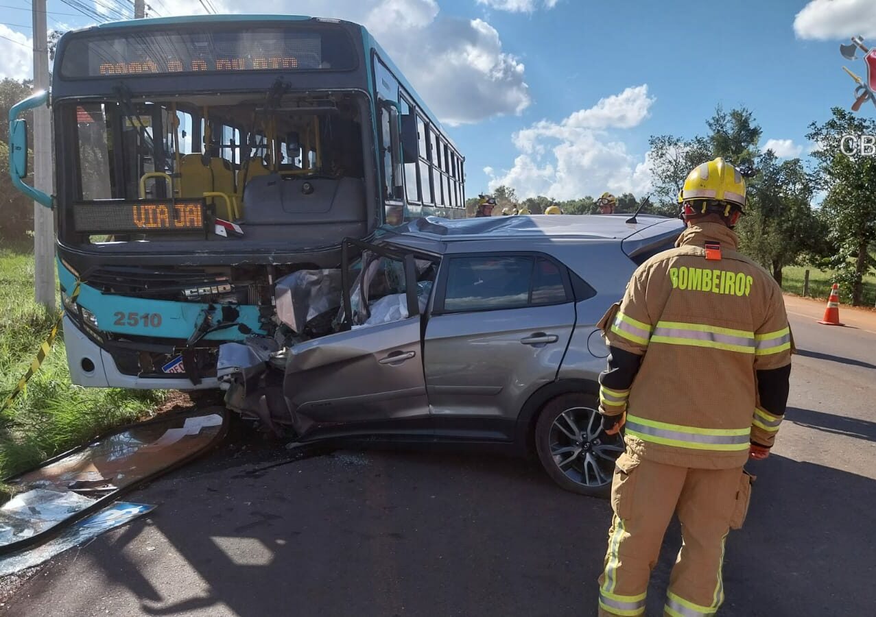Colisão frontal entre carro e ônibus deixa uma vítima fatal na DF 140 região do Tororó
