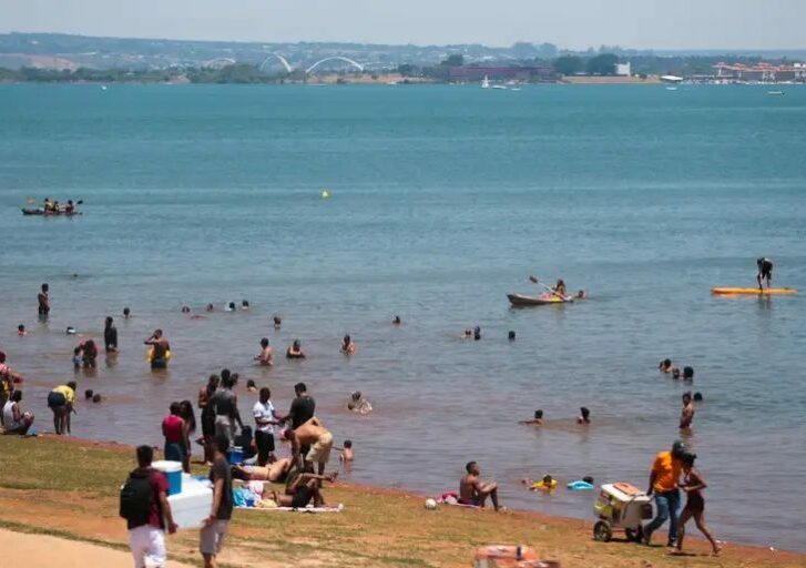 Lago Paranoá é opção de lazer para o feriado prolongado