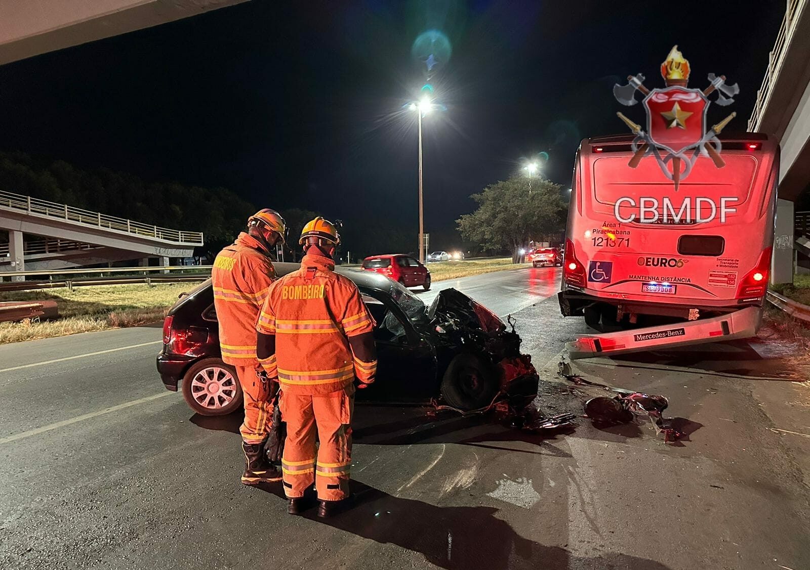 Carro colide na traseira de ônibus e faz quatro vítimas na região de Sobradinho