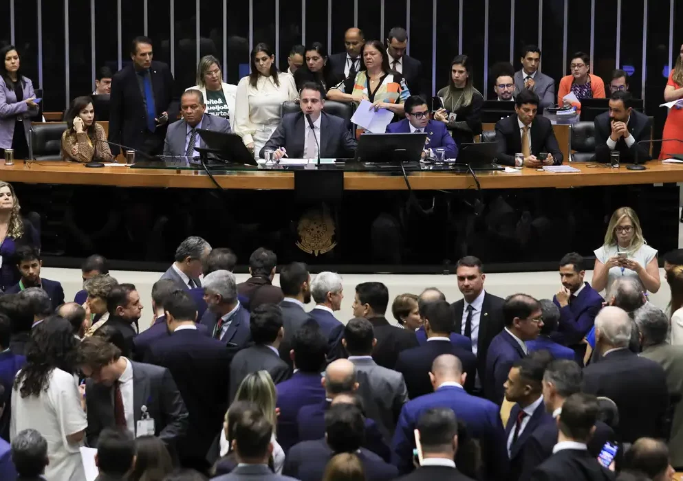 Congresso derruba vetos e eleva valor de emendas parlamentares