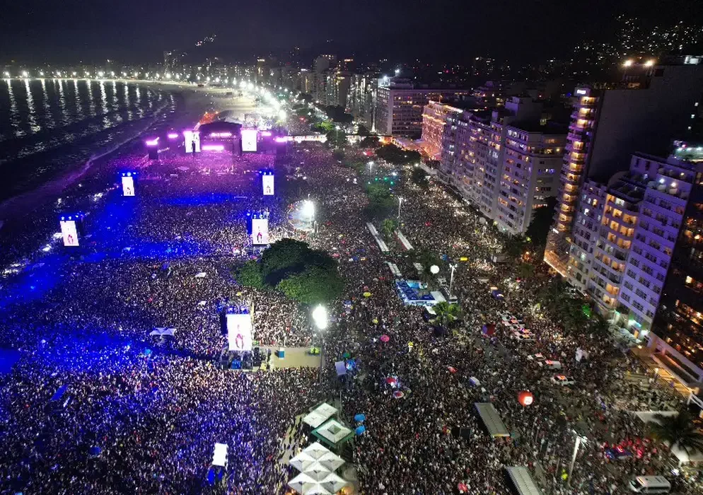 Show de Madonna reúne 1,6 milhão de pessoas em Copacabana